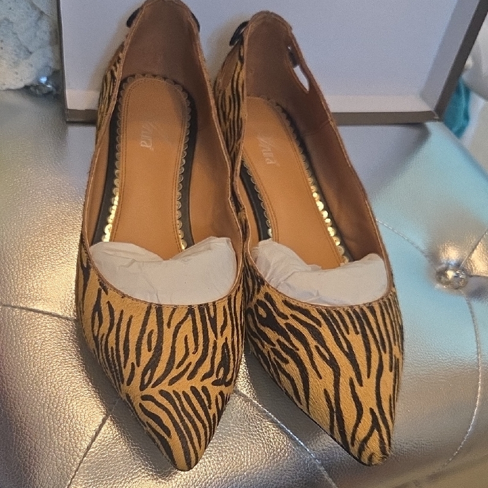 New in Box Azura Hipster TGR Hair Calf Pointed Toe Flats